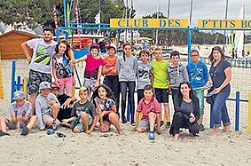 groupe de jeunes à la plage